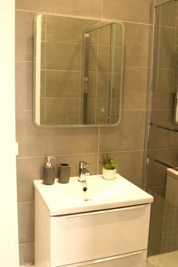 Faubourg St Pierre Apartment *