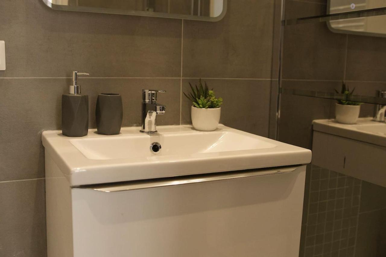 Faubourg St Pierre Apartment *